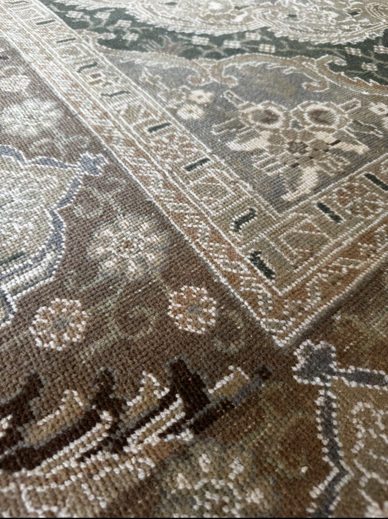 Tea Leaf & Celadon Medallion oushak 9’ x 11’6