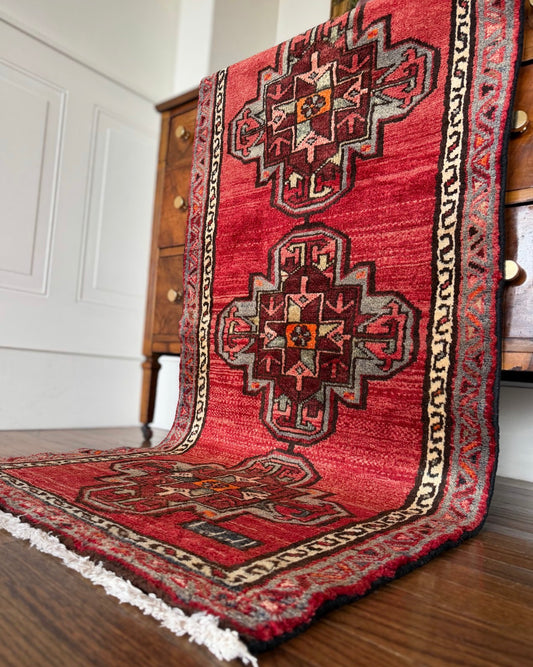 Vintage Coral Compass Hamadan 2’5 × 5 circa 1940-1950