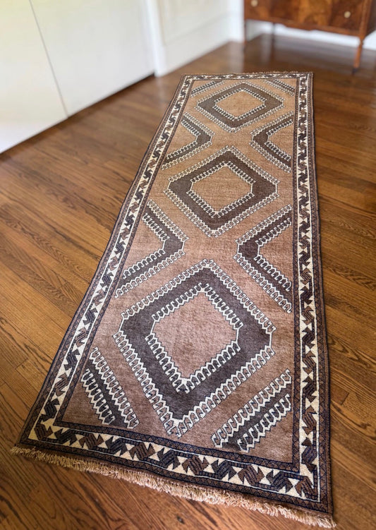 Vintage Tobacco Key Runner 3’4x 10’ circa 1960-1970