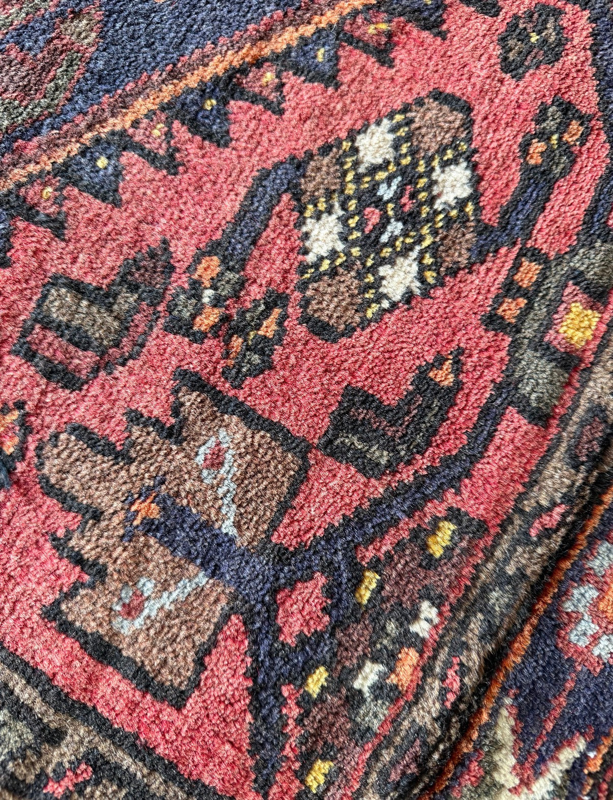 Vintage Crimson Star Medallion 3’4 x 4’8 circa 1910-1930