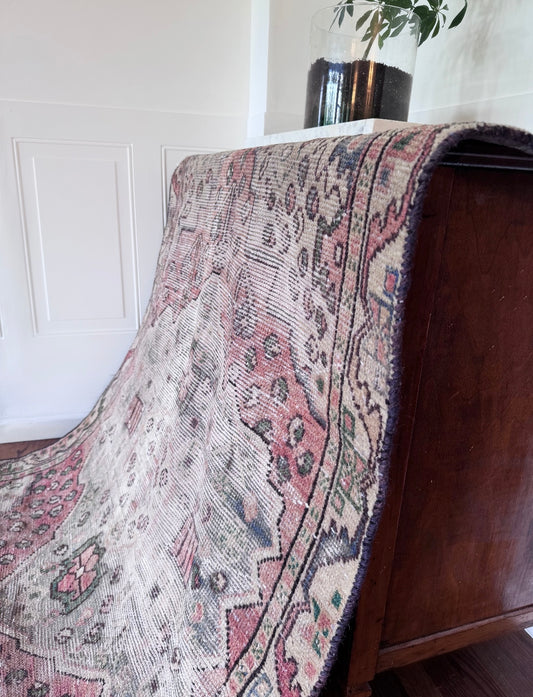 Vintage, Veg Dye, Hand knotted Turkish rug 4’ X 6’ 1”