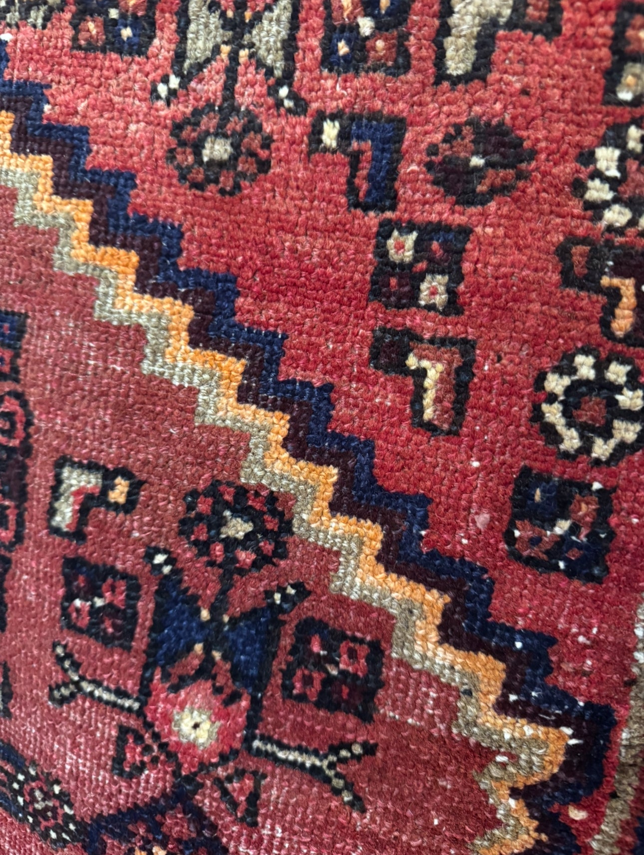 Vintage Heritage Ruby Medallion Hamadan - 3’5″ × 6’7″