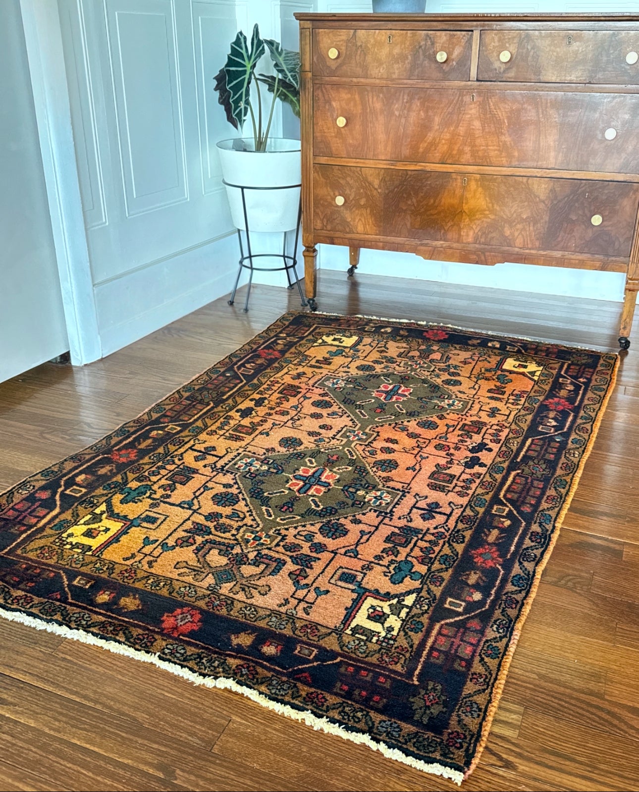 Vintage wool Anatolian rug
3’4” X 5’3
