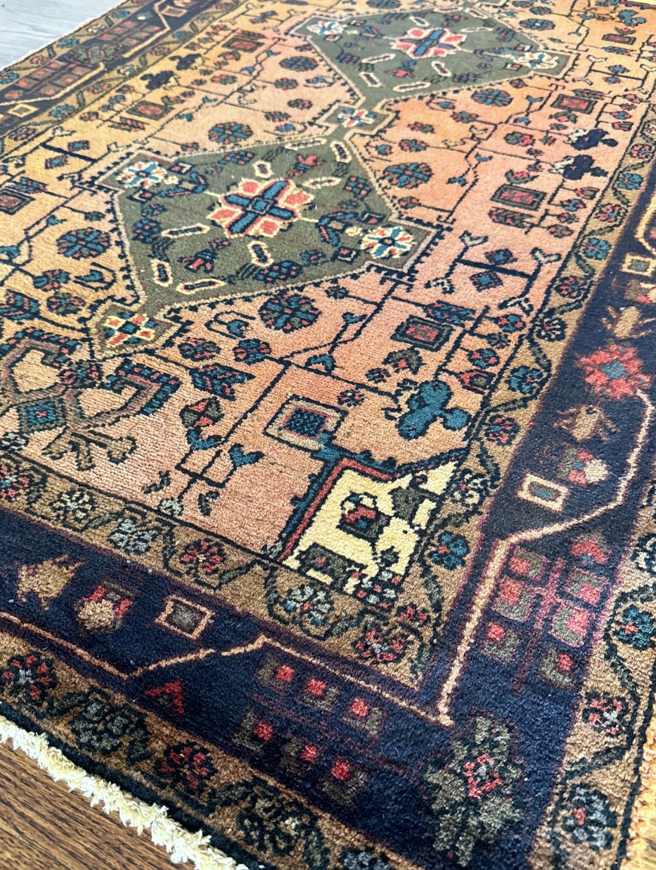Vintage wool Anatolian rug
3’4” X 5’3