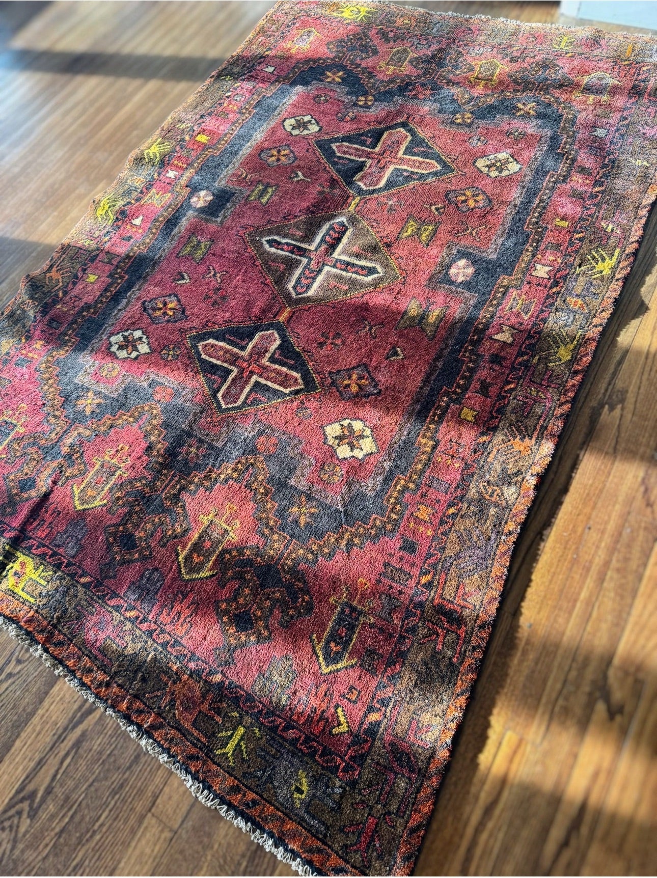 Vintage magenta Anatolian rug
4’7 x 7’7
