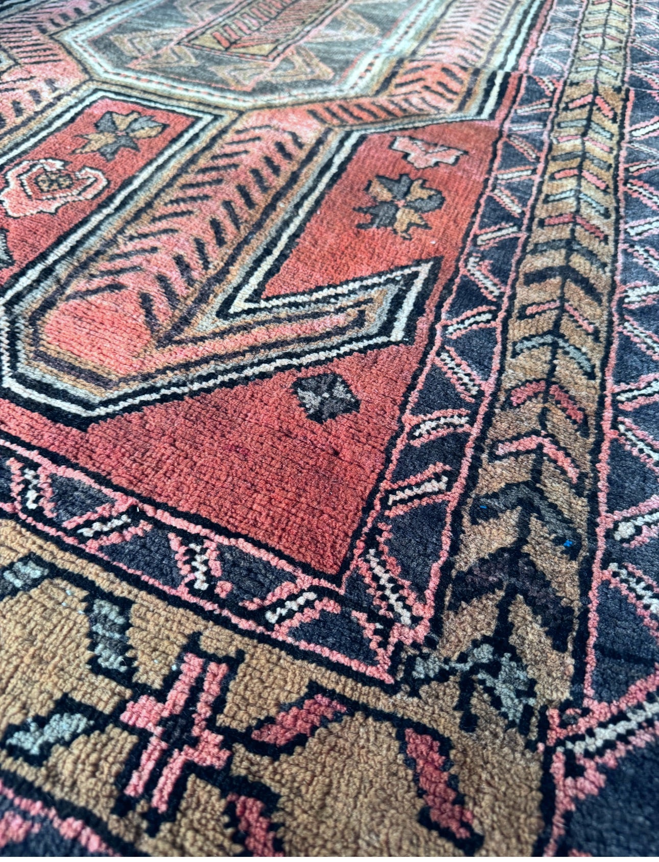 Vintage handmade Melon runner
3’8 x 11’