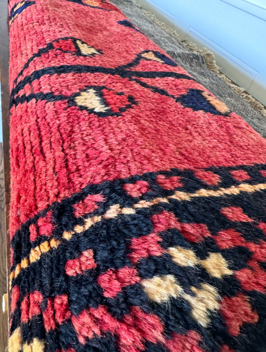 Vintage handmade turkish rug
4’ x 6’5