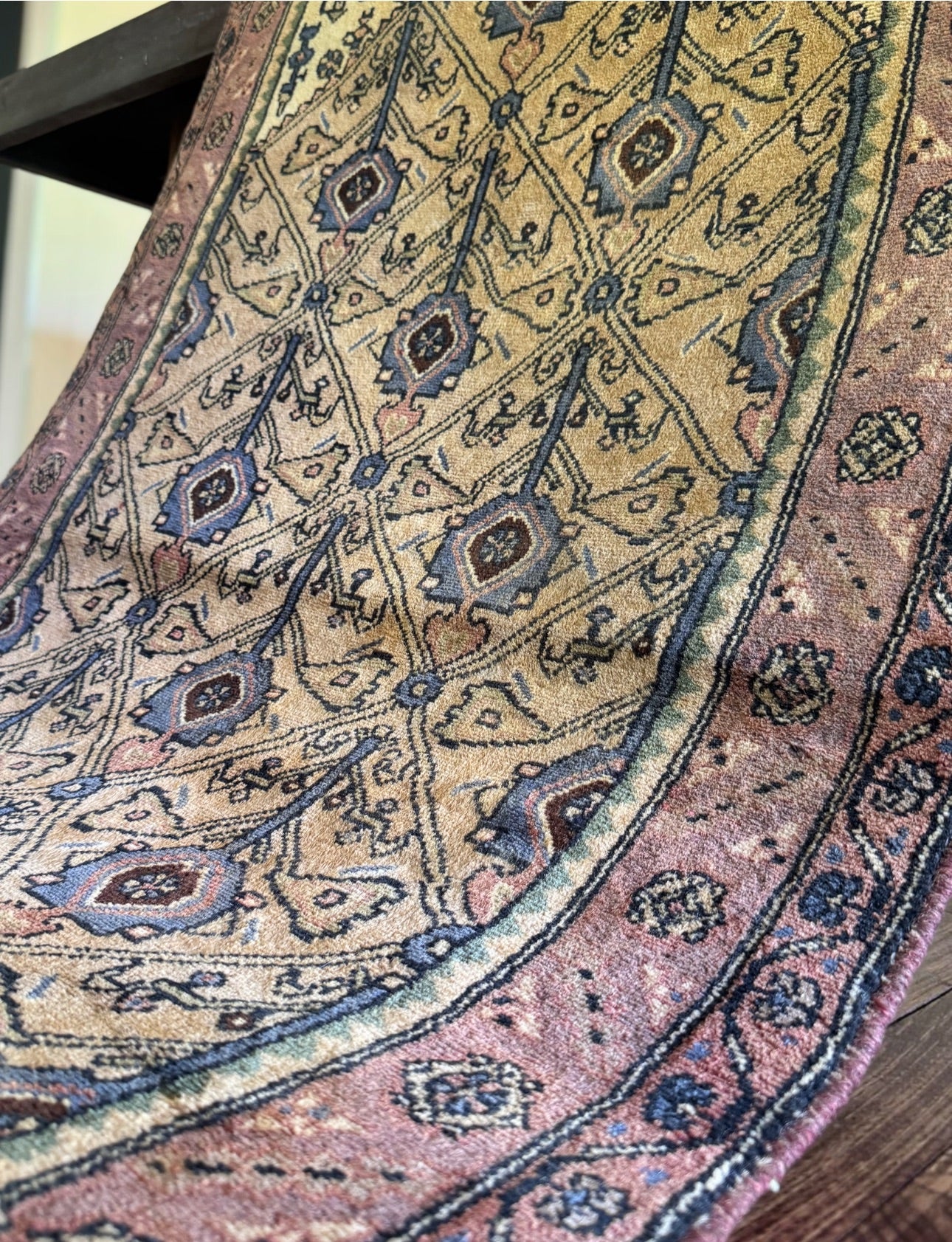 Vintage Medallion Turkish runner
2’10 x 10’4