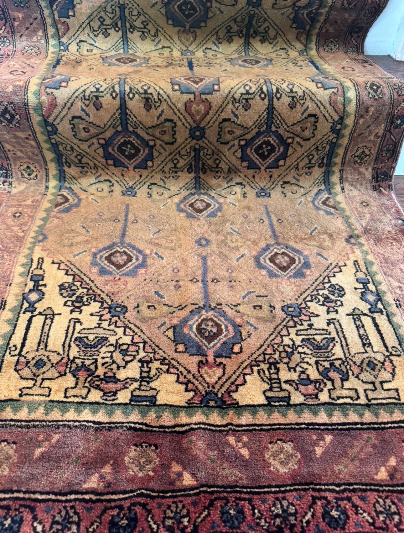Vintage Medallion Turkish runner
2’10 x 10’4