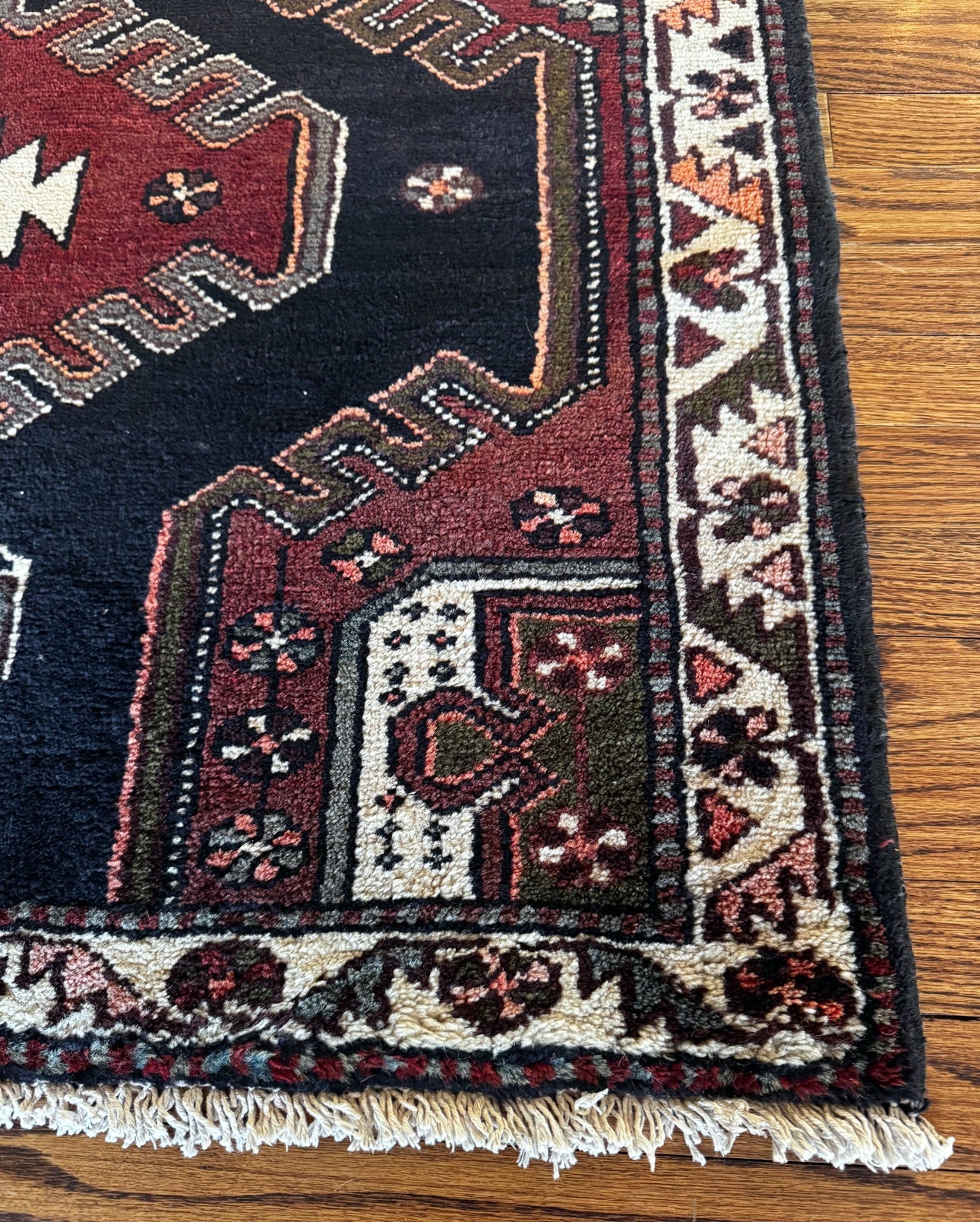 Vintage Noir Medallion Runner — 3’8″ × 10’5″
