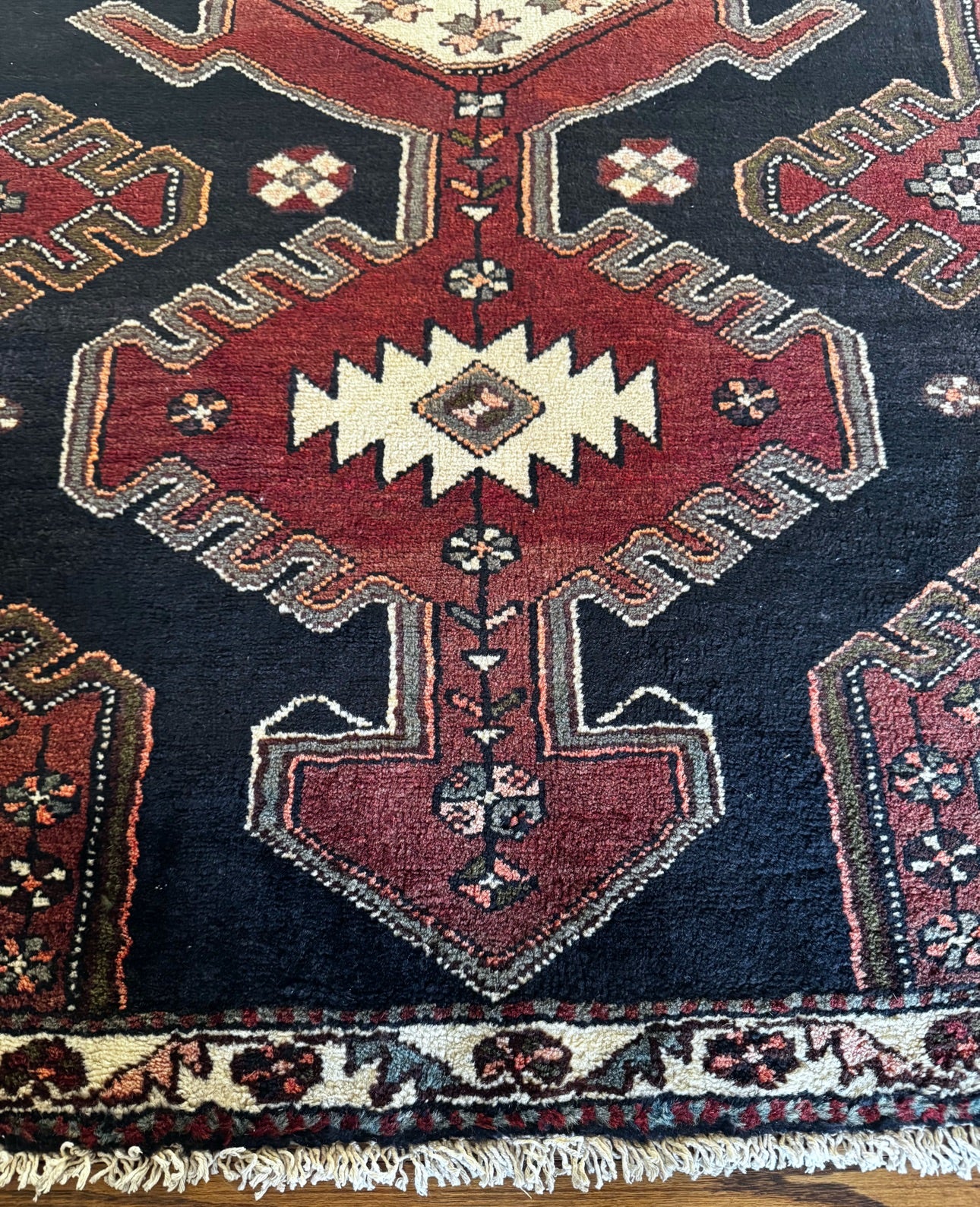 Vintage Noir Medallion Runner — 3’8″ × 10’5″