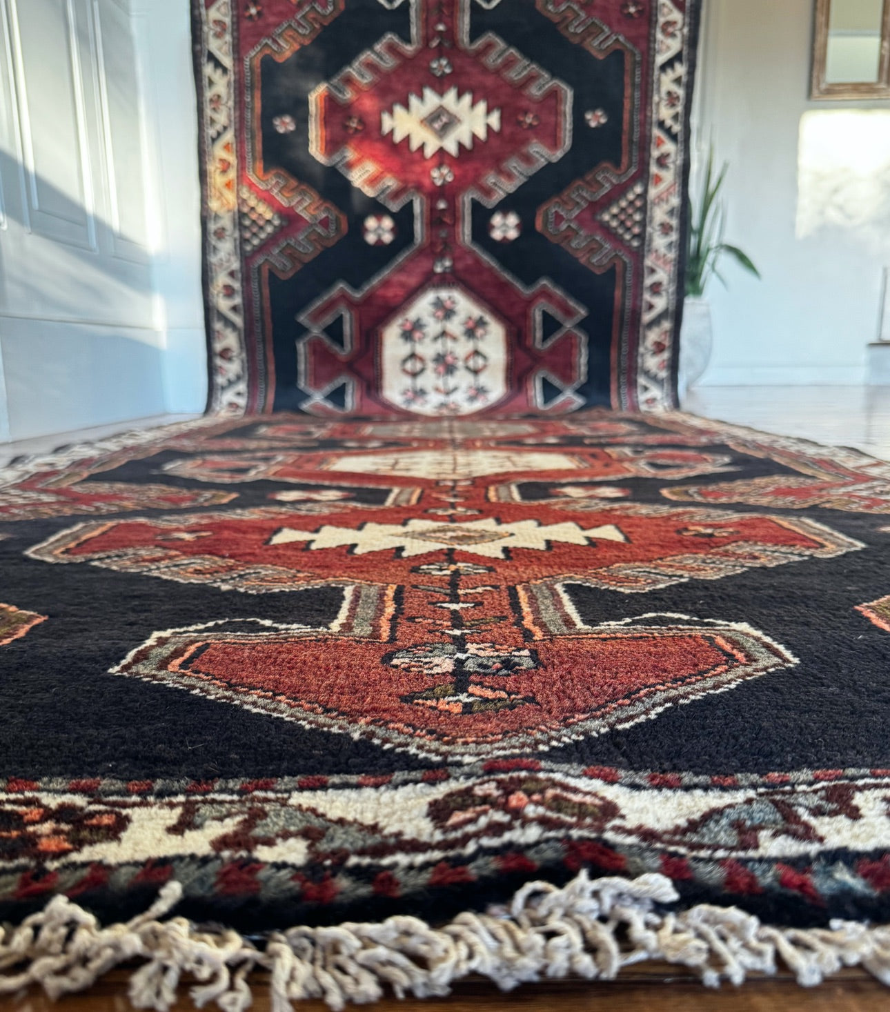 Vintage Noir Medallion Runner — 3’8″ × 10’5″