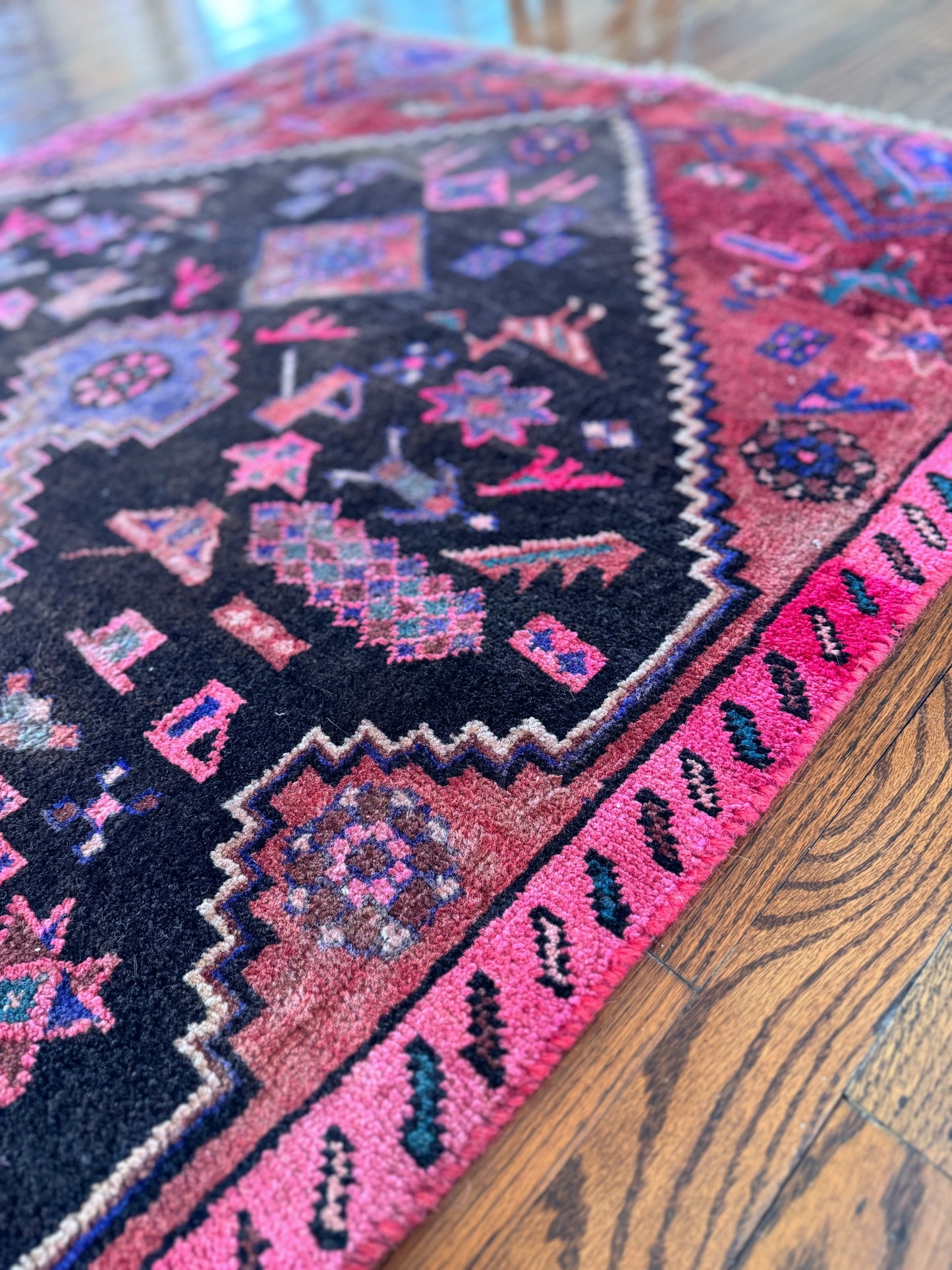Vintage handmade Turkish rug
✨3.7ft X 8.4ft