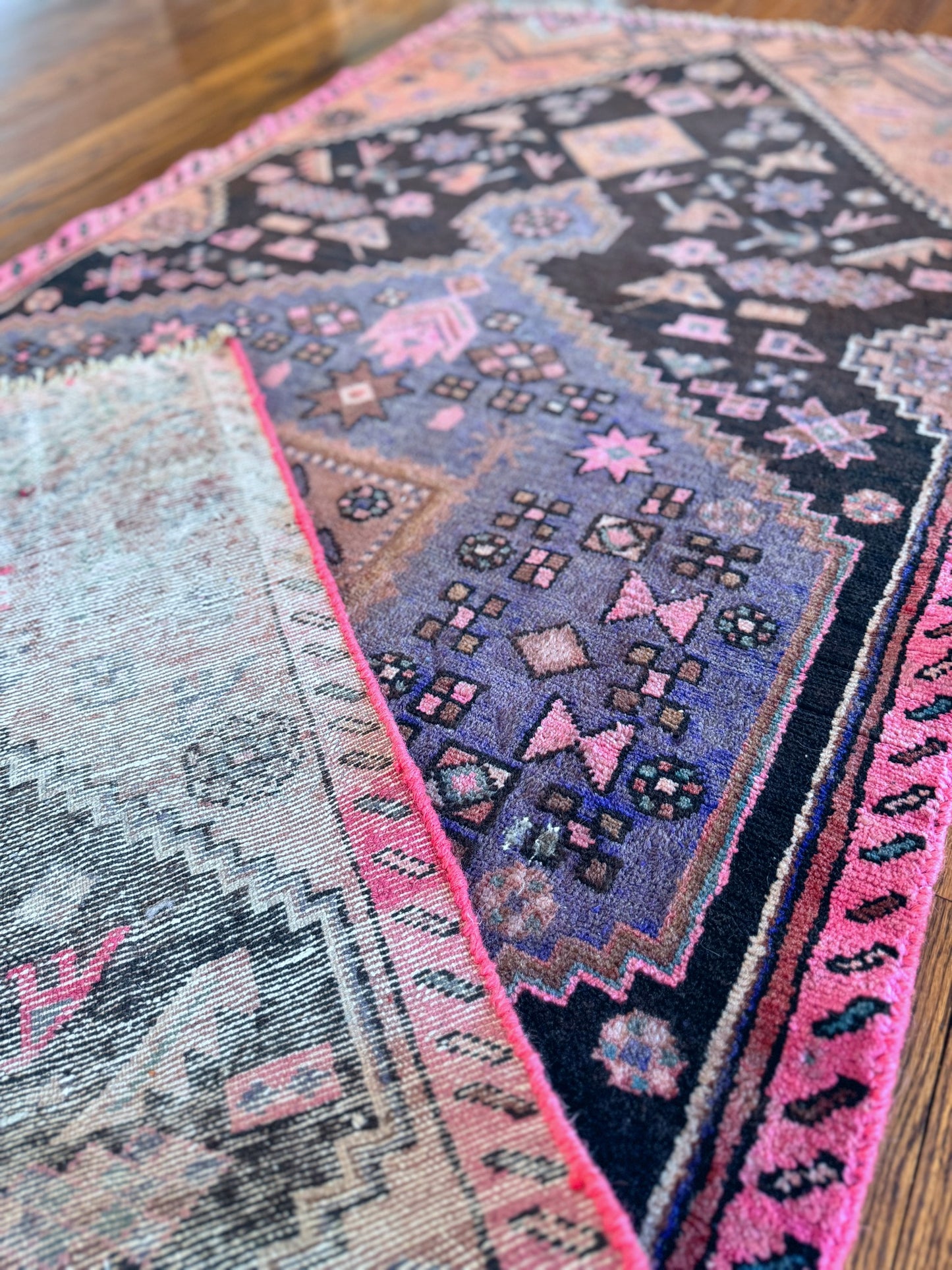 Vintage handmade Turkish rug
✨3.7ft X 8.4ft