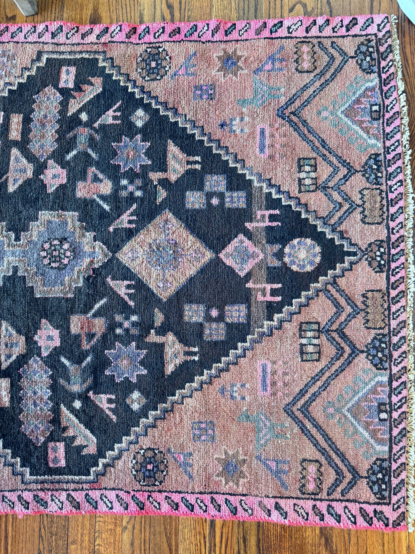 Vintage handmade Turkish rug
✨3.7ft X 8.4ft