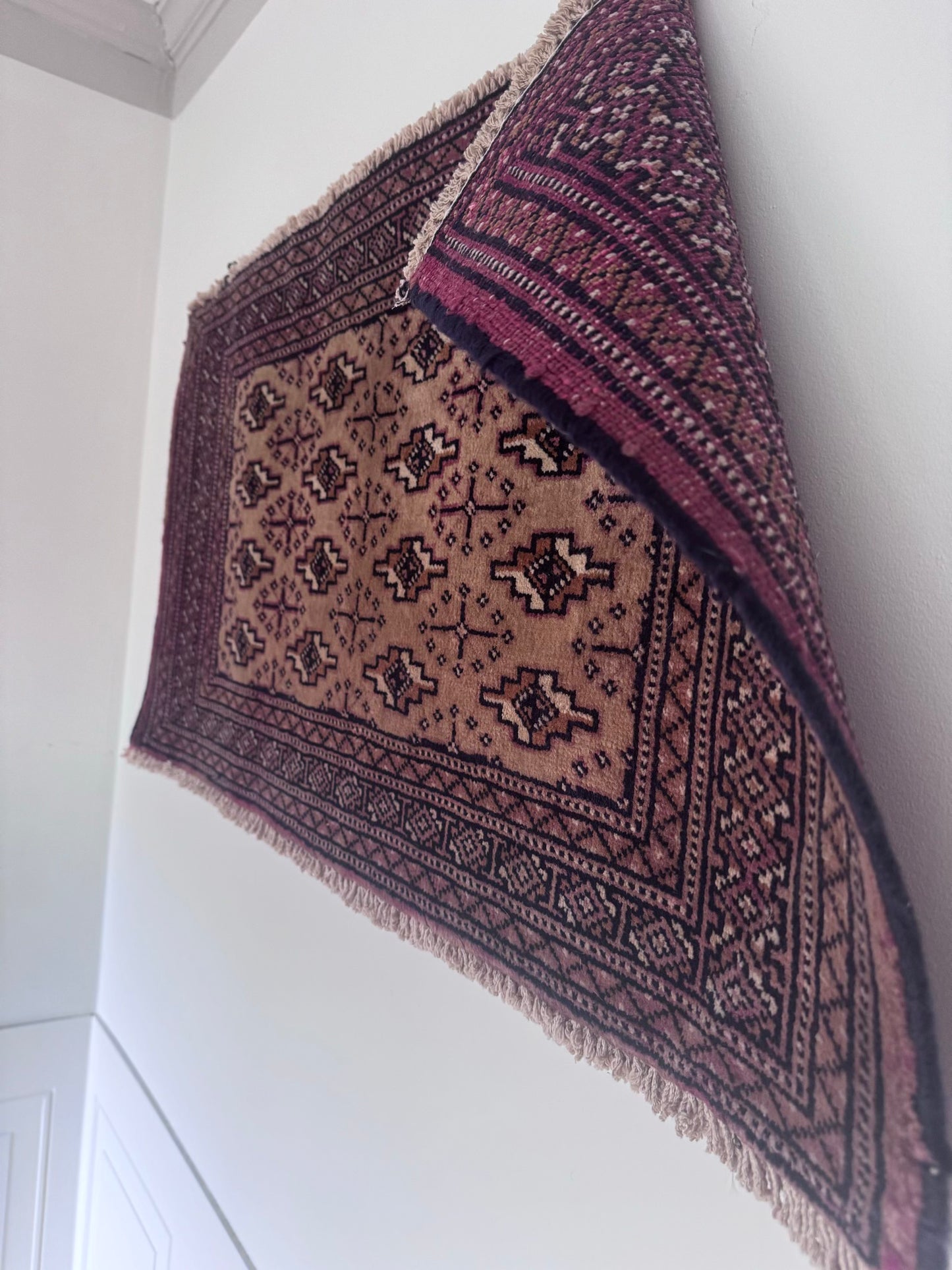Vintage wool Uzbek rug
Made by hand in Turkey
1.10ft X 3.5ft