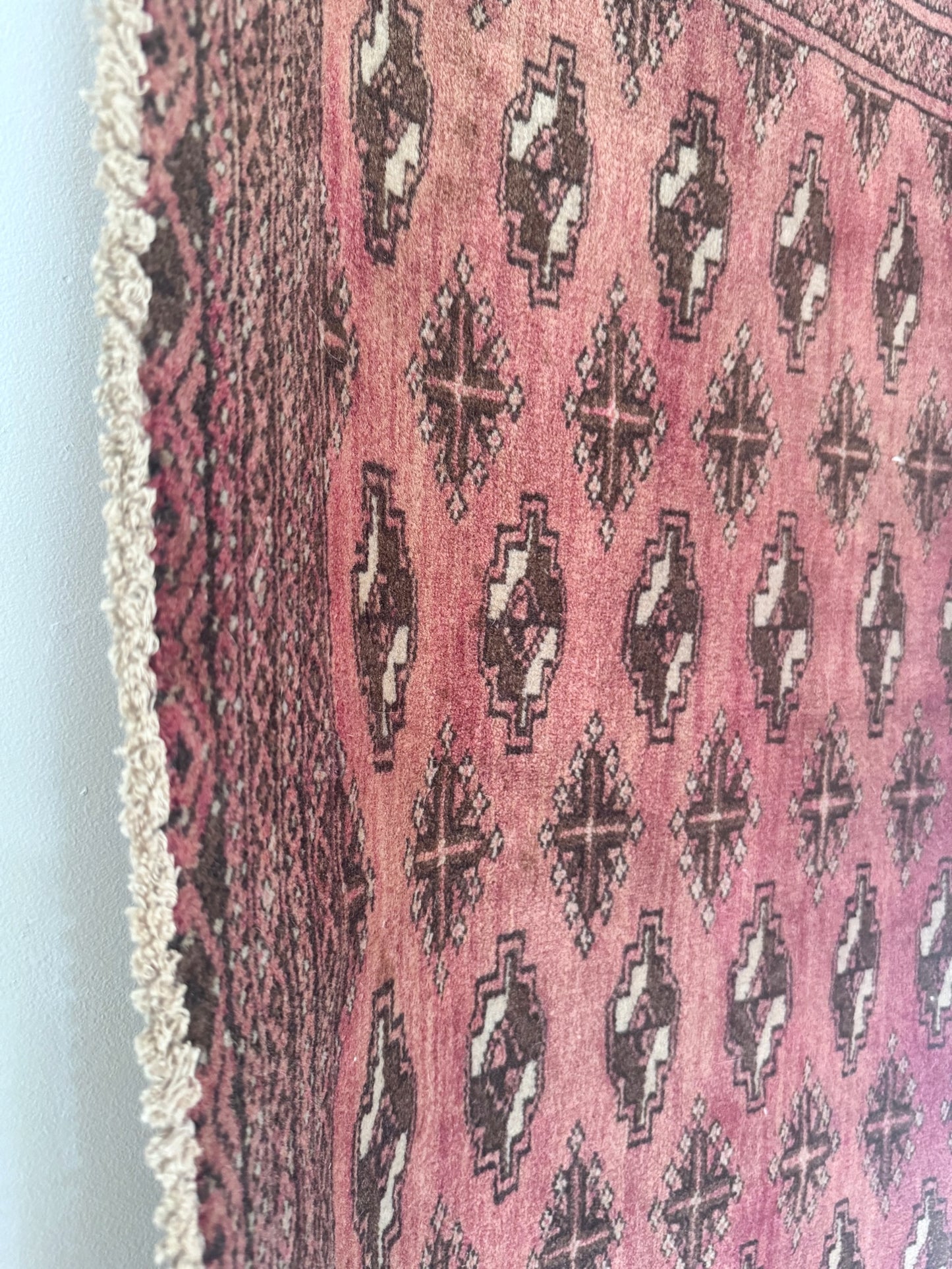 Vintage wool Uzbek rug
Made by hand in Turkey
1.10ft x 3.6