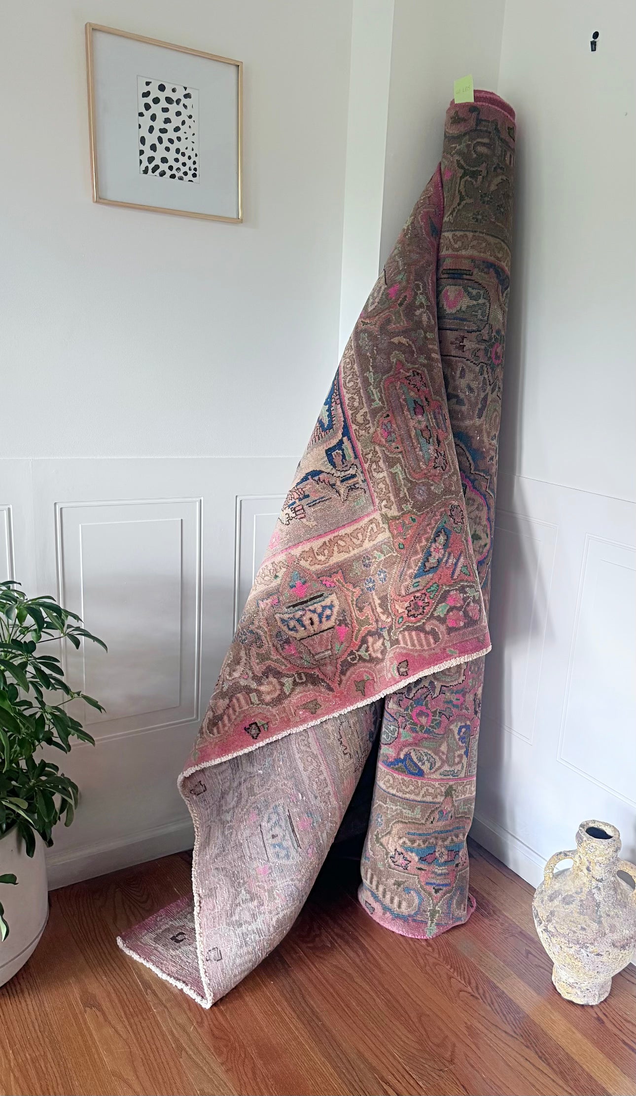 Turkish Vintage Handmade Pictorial Rug
6.2x10 Ft