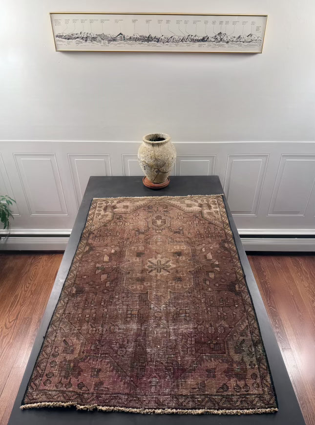 Vintage geometric Turkish Rug
3’ X 4’ 9”