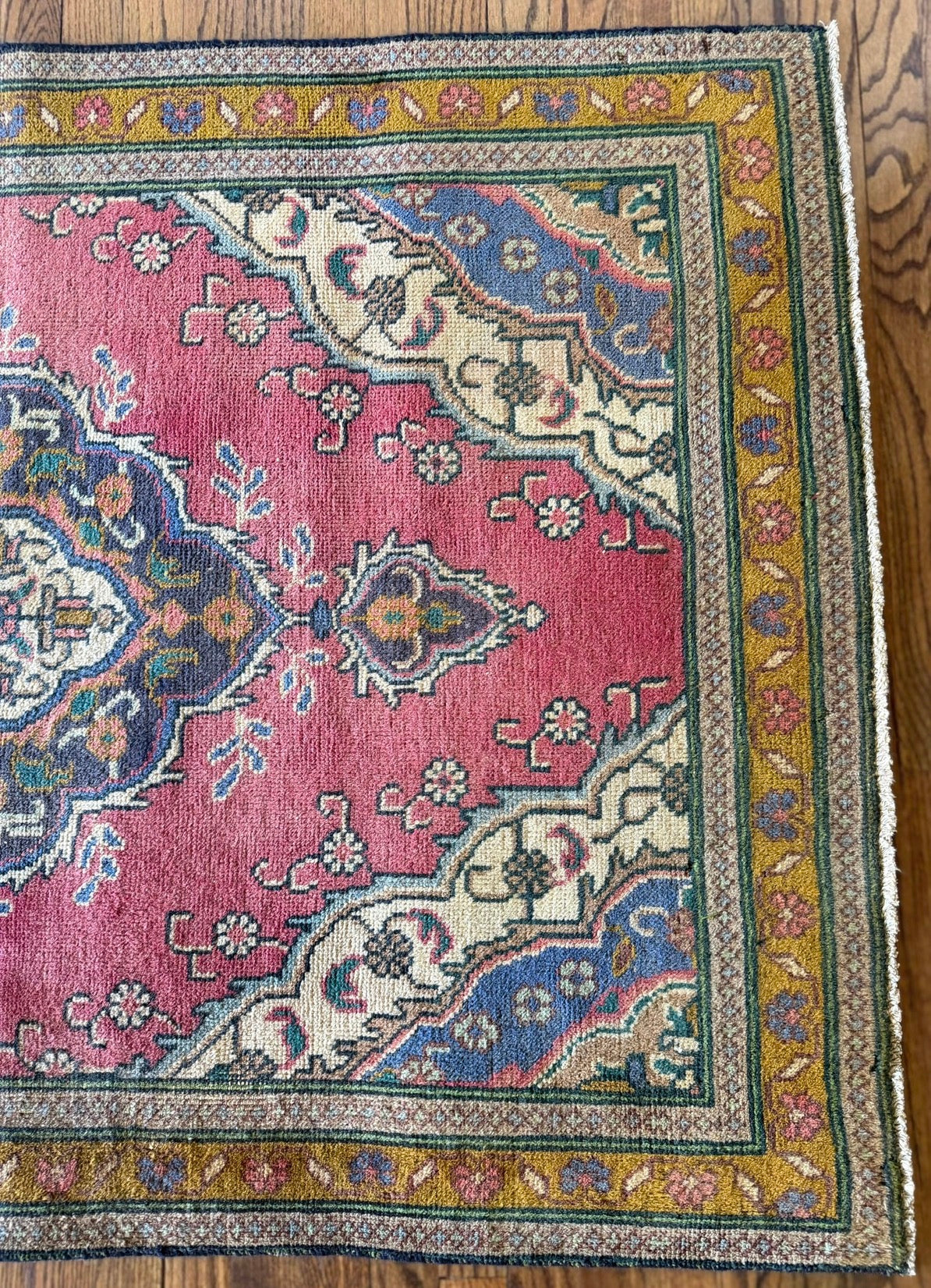Vintage Garden Medallion | 3’8 x 5’2 circa 1960-1970