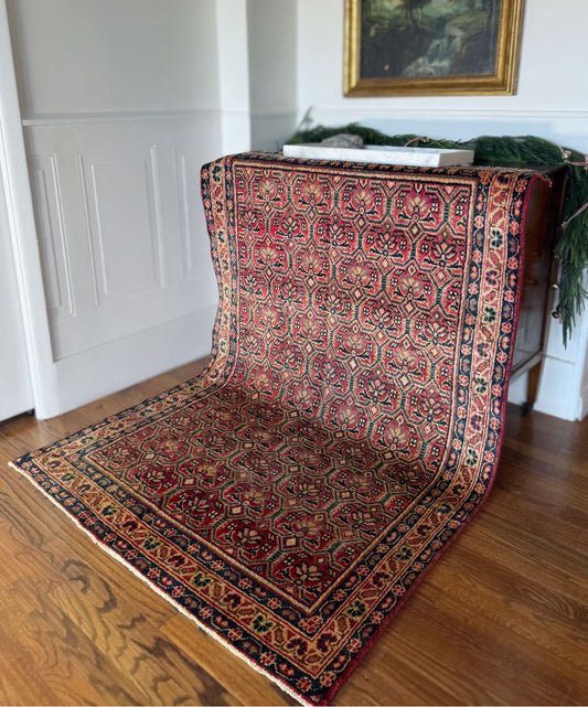 Vintage Sarouk Floral rug 4’ x 6’3 Circa 1920-1940