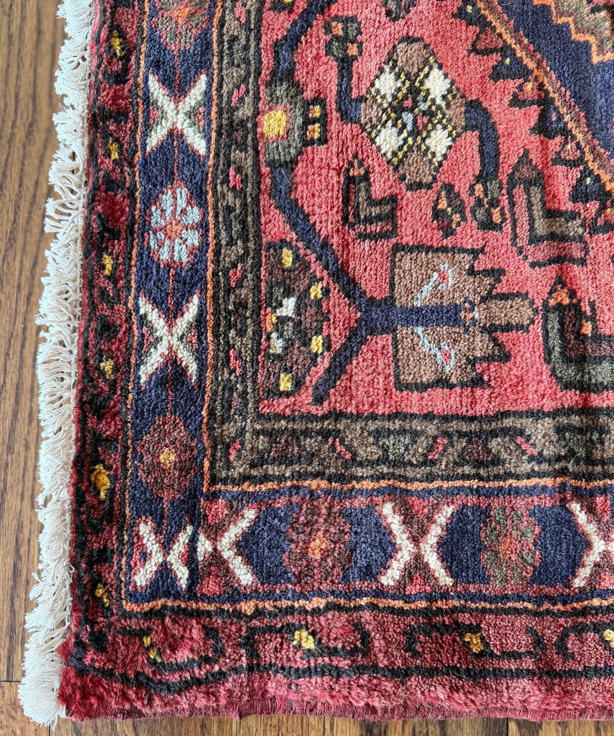 Vintage Crimson Star Medallion 3’4 x 4’8 circa 1910-1930