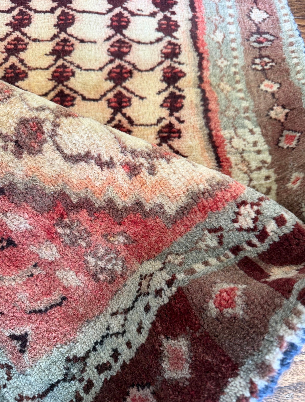 Vintage Desert Sorbet 3’1 x 4’2 circa 1950-1960