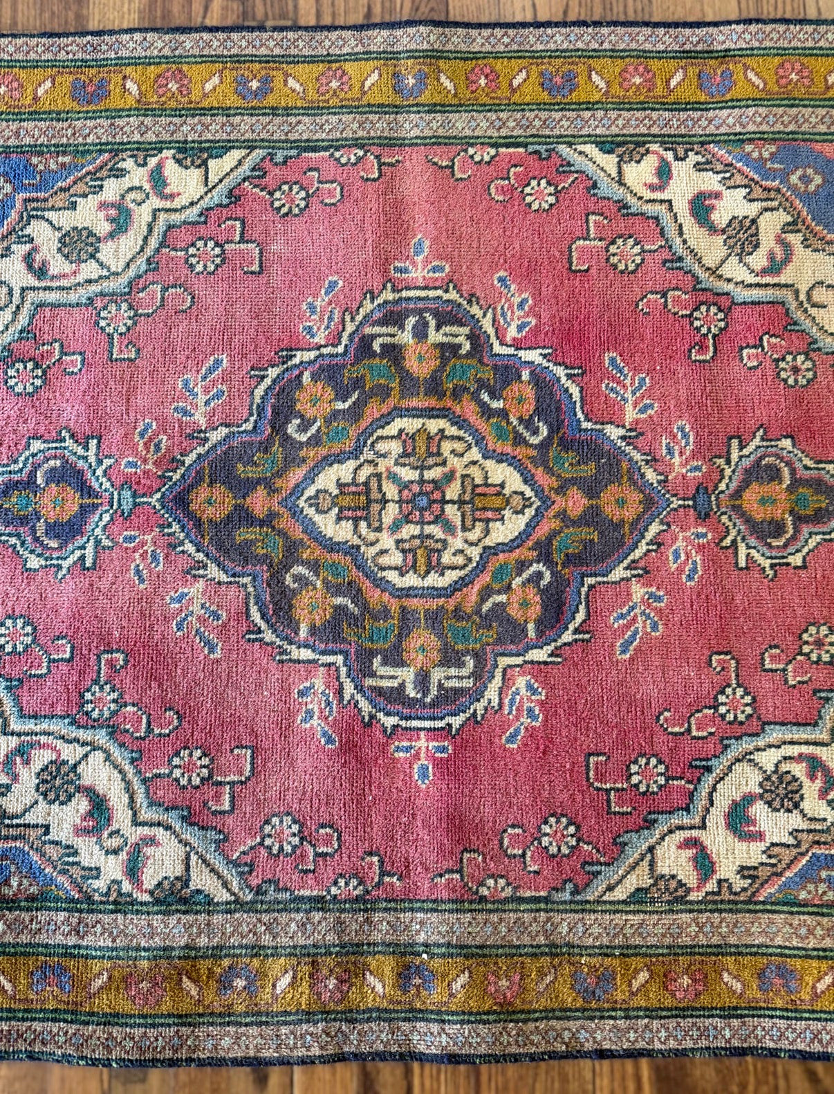 Vintage Garden Medallion | 3’8 x 5’2 circa 1960-1970