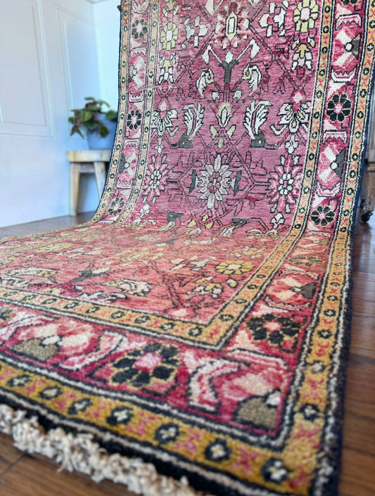 Vintage floral Anatolian Runner
3’ 4 X 10