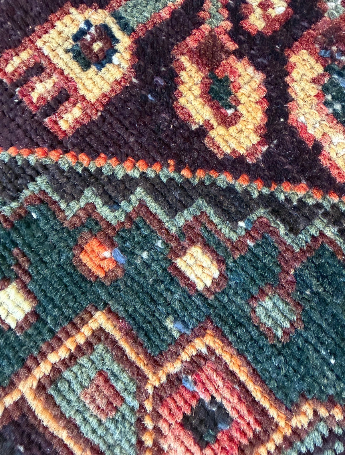 VINTAGE MOUNTAIN ORCHARD 3’5 x 4’5 circa 1945-1955