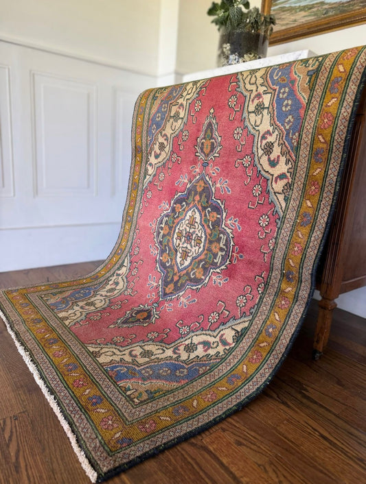 Vintage Garden Medallion | 3’8 x 5’2 circa 1960-1970