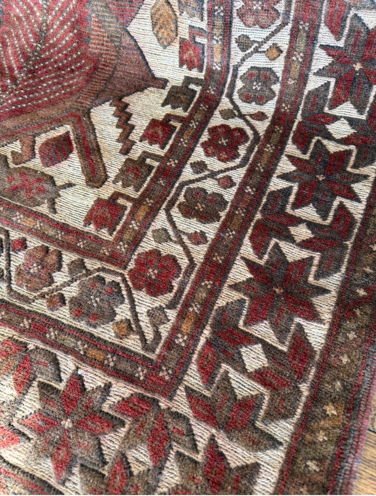 Vintage Brown leaf Relic 4’ x 6’ Circa 1960s–1970s