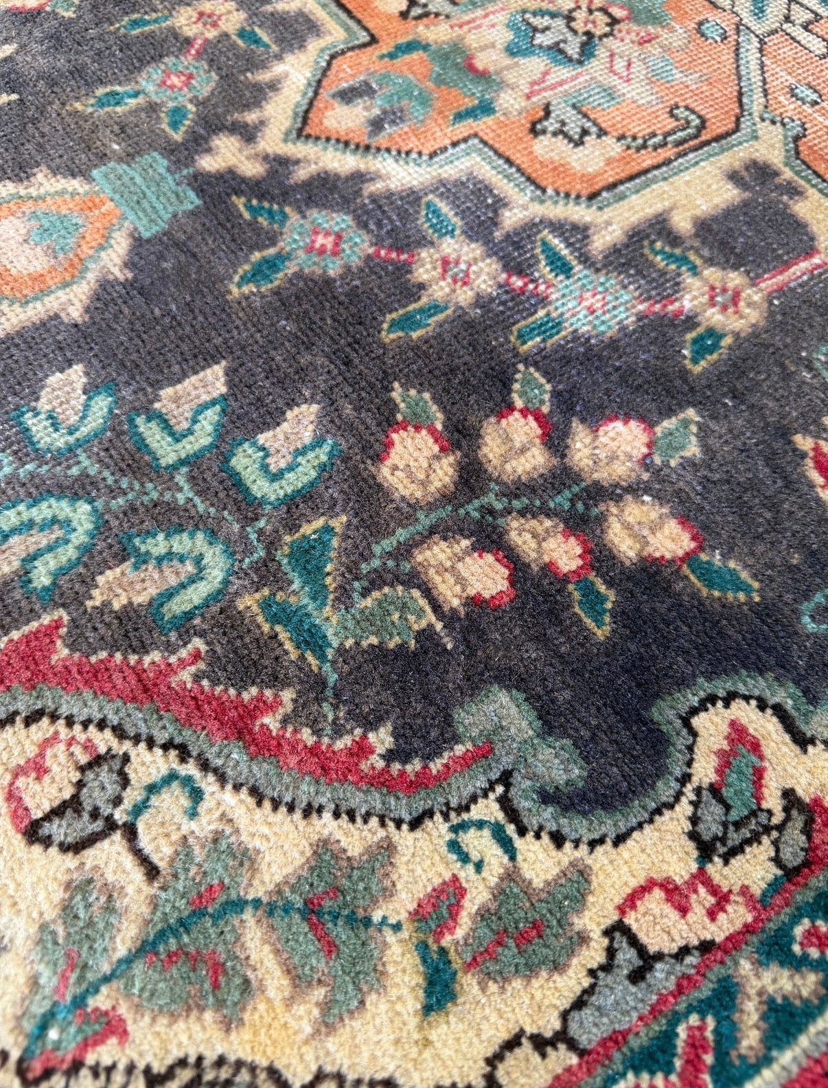 Vintage Olive Ink Medallion Rug 2’8 x 4’5 circa 1940-1955