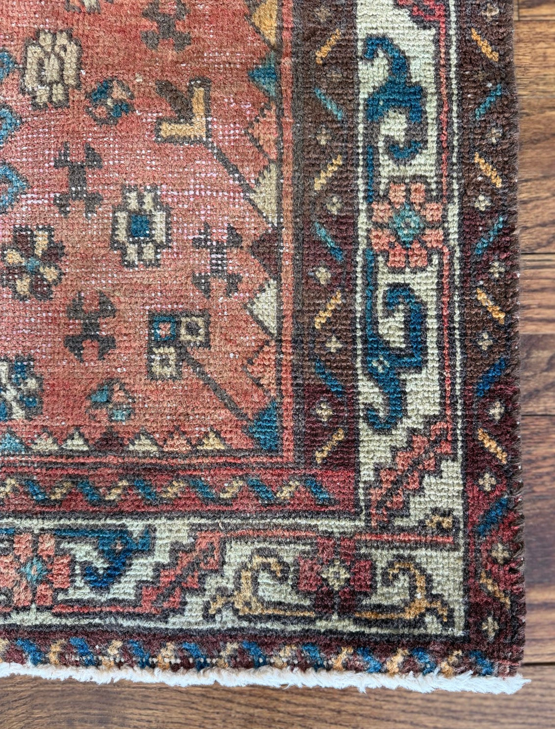 Vintage SAFFRON GARDEN 3’9 x 5’6 circa 1950-1960