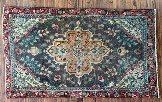 Vintage Olive Ink Medallion Rug 2’8 x 4’5 circa 1940-1955
