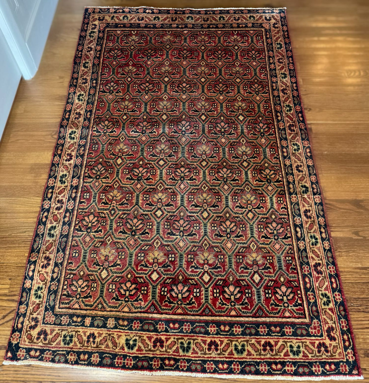 Vintage Sarouk Floral rug 4’ x 6’3 Circa 1920-1940