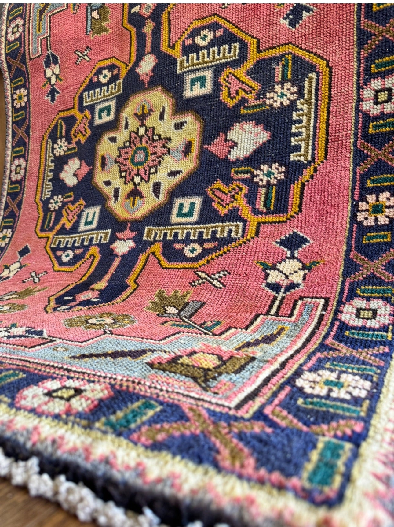 Semi vintage turkish hummingbird rug 3’1 x 4’6