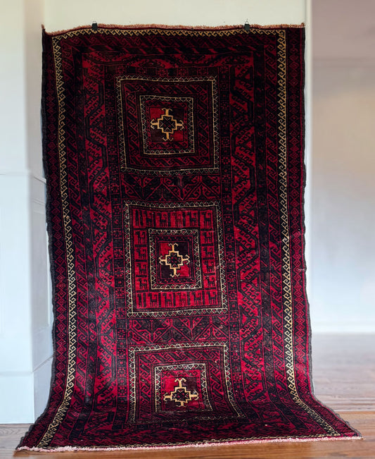 Vintage Hand-knotted Baluchi rug 4’3 x 7’5