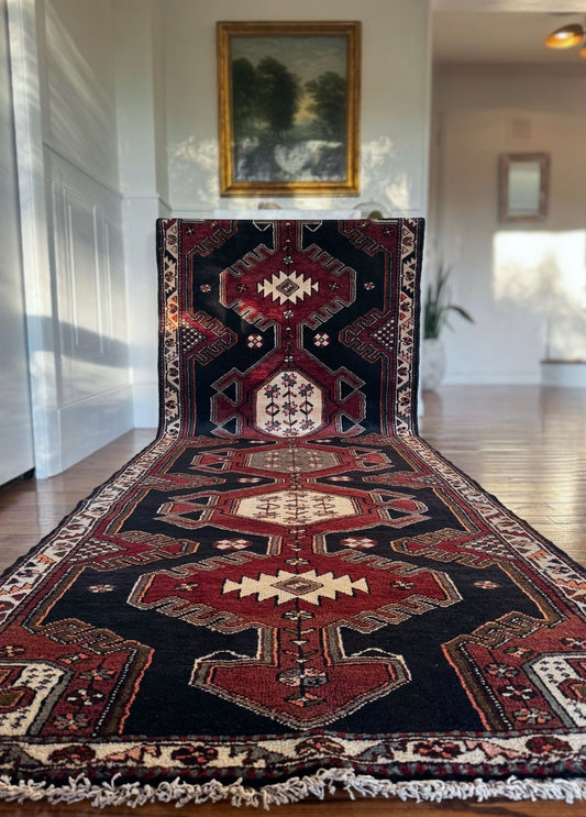 Vintage Noir Medallion Runner — 3’8″ × 10’5″