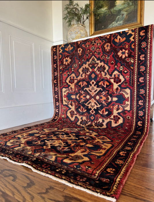 Vintage Burnt Fig Medallion  rug 3’6 x 6’6 circa 1935-45
