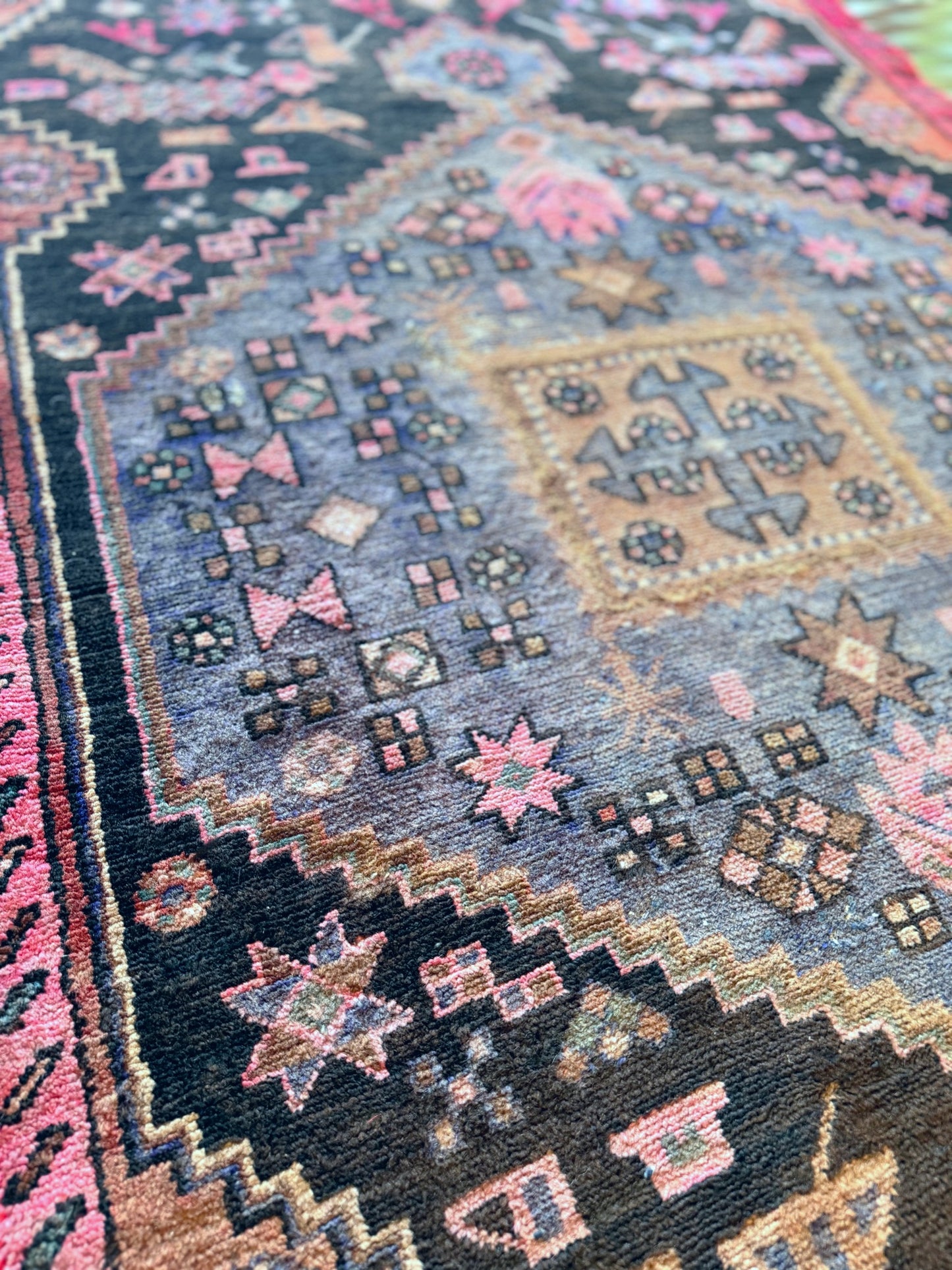 Vintage handmade Turkish rug 
✨3.7ft X 8.4ft